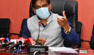 जिल्हाधिकारी यांच्याशी संपर्क साधायचाय तर   या क्रमांकावर करा व्हिडिओ कॉल