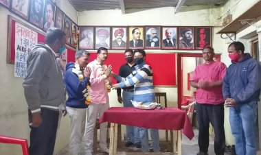 प्रामाणिक फेरीवाल्यांचा  शहीद भगतसिंग हाॅकर्स युनियन संलग्न आयटक तर्फे सत्कार