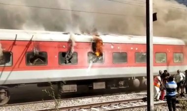 गांधीधाम-पुरी एक्सप्रेसमध्ये आगीचा भडका