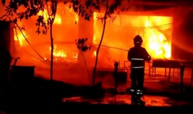 स्वस्तिक प्लाझा इमारतीतील हॉटेलला आग