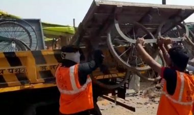 महापालिकेची धडक कारवाई अतिक्रमण हटवले