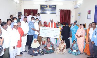 राष्ट्रीय कुटुंब अर्थसहाय्य योजनेअंतर्गत पात्र लाभार्थ्यांना धनादेशाचे वाटप