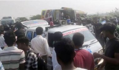 बस उलटल्याने आठ जणांचा मृत्यू २० हून अधिक प्रवासी गंभीर जखमी