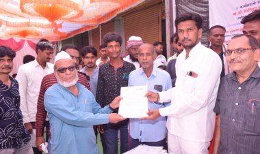 महाराष्ट्र मुस्लिम तेली परिषद आणि प्रेस कॉन्सिल ऑफ महाराष्ट्रच्या वतीने विद्यार्थ्यांना जात प्रमाणपत्र वाटप करण्यात आले