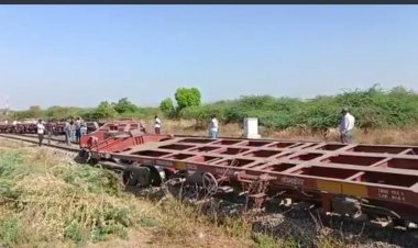 औरंगाबाद जवळ मालगाडी रुळावरून घसरली वाहतूक सुरुळीत करण्यास दुपारी 2 ते 3 वाजण्याची शक्यता