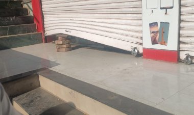 पहाटे मोबाईल शाॅपीवर डल्ला पाच लाखांचा ऐवज लंपास 