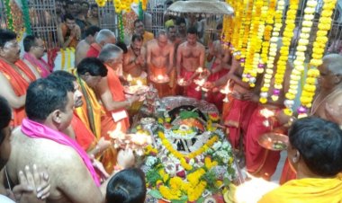 हनुमान जन्मोत्सव पाच लाख भाविकांनी घेतले श्री भद्रा मारुतीचे दर्शन