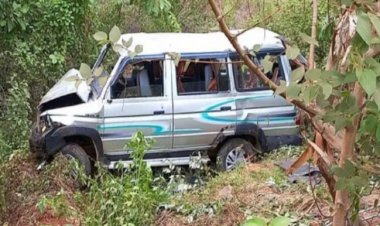 चालकाचा कारवरील ताबा सुटल्याने भीषण अपघात