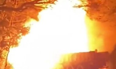 पेट्रोल टँकर व ट्रकमध्ये समोरासमोर धडक सहा जणांचा होरपळून मृत्यू