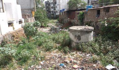 मनपा आयुक्तांच्या आदेशाला  केराची टोपली पावसाळ्याच्या तोंडावर नालेसफाई अपूर्णच