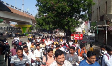 पेट्रोल 54 रु.लिटर ...मनसे