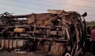 समृद्धी महामार्गावर खाजगी बसचा भीषण अपघात २५ प्रवाशांचा होरपळून मृत्यू