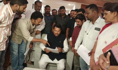 विरोधि पक्ष नेते विजय वडेट्टीवार यांना निवेदन                                   