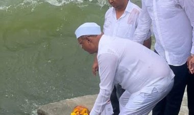 पालकमंत्र्यांच्या हस्ते नाथसागराचे जलपूजन