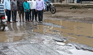 वडगाव ते साजापूर रस्त्यातील खड्डे बुजविण्याची मागणी