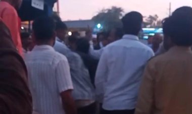 वाळूज पोलिसांना दे दणा दण ... वाहतूक कोंडीमुळे घडला प्रकार... दोघां जणावर गुन्हा दाखल