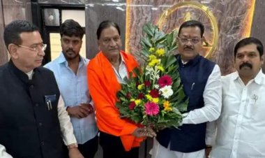 उद्धव सेनेला गळती मराठवाडा सचिवांचा शिंदे सेनेत प्रवेश