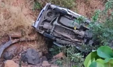 इको कार कोसळली१०० फूट खोल दरीत