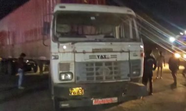 भरधाव  दुचाकी कंटेनरला धडकली