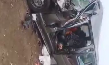 ट्रेलर आणि कारची धडक  ५ भाविकांचा जागीच मृत्यू