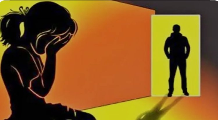 पत्नी बाहेर जाताच मुलीवर अत्याचार