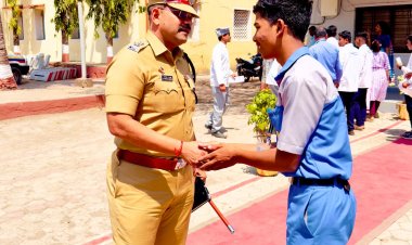 बेरोजगार युवकांना प्रशिक्षित करून नियुक्ती पत्राचे वितरण