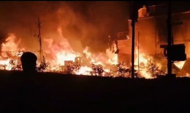 शहरातील फर्निचरच्या दुकानाला भीषण आग