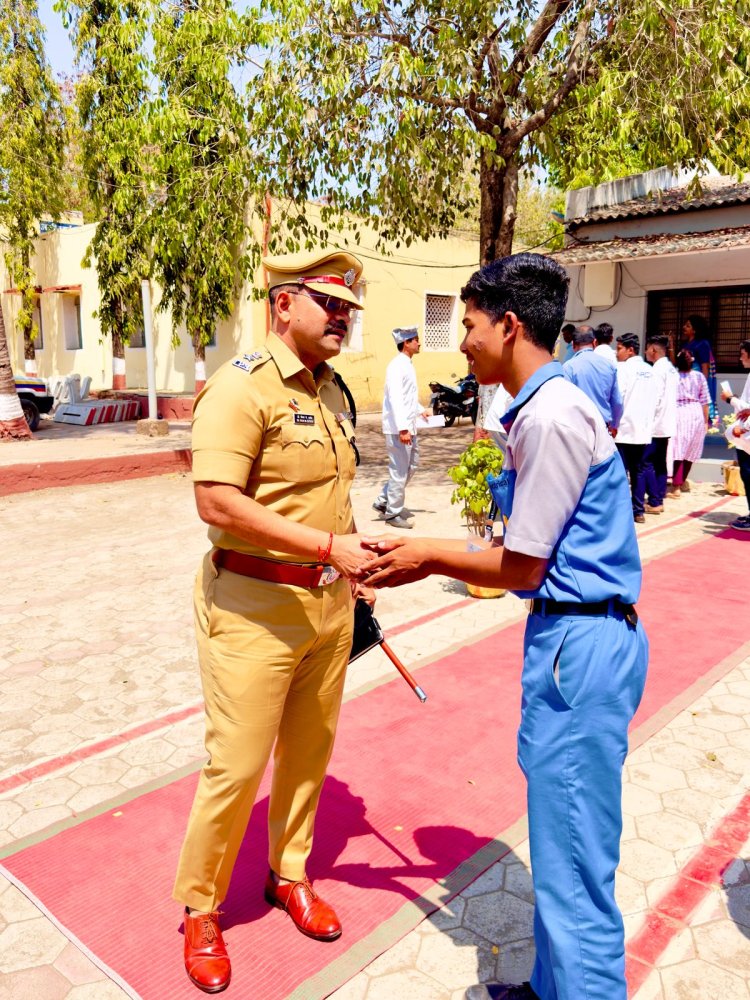 बेरोजगार युवकांना प्रशिक्षित करून नियुक्ती पत्राचे वितरण