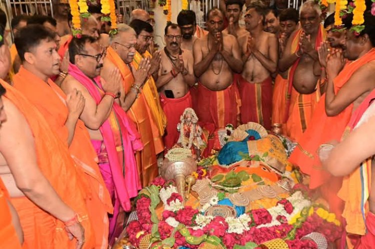 हनुमान जन्मोत्सव सोहळा उत्साहात साजरा  खुलताबादला हजारो च्या संख्येने भाविकांची गर्दी