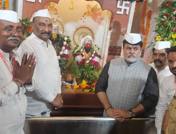 मराठवाड्यातील प्रति पंढरपुरातील विठ्ठल रुक्माई यांच्या पूजेचा मान राज्याचे उद्योग मंत्री उदय सामंत यांना